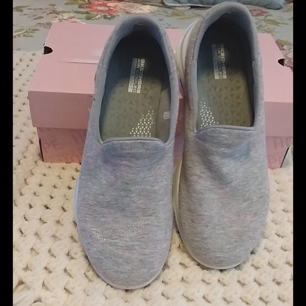 Skechers go walk